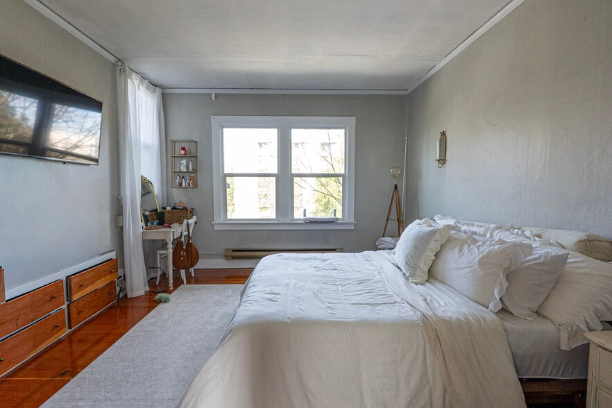 More Photos Of , Tacoma Multifamily For Sale