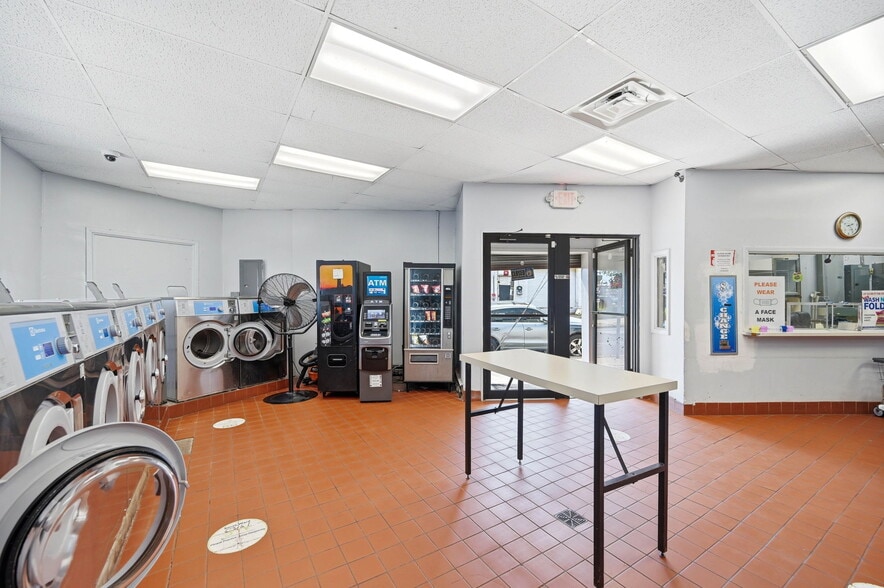 More Photos Of 625-627 Springfield Ave, Newark Storefront For Sale