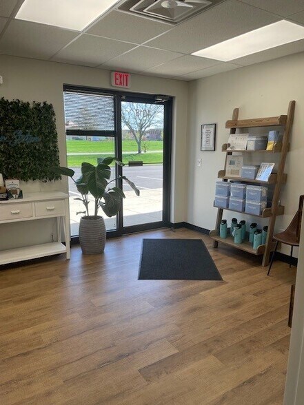 More Photos Of 3934-3946 N Hampton Dr, Powell Unknown For Lease