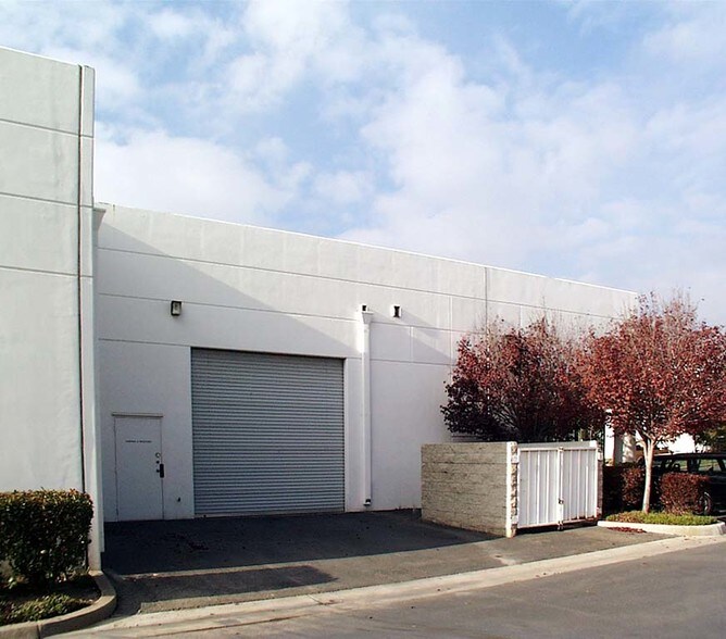 More Photos Of 570 Central Ave, Lake Elsinore Distribution For Lease