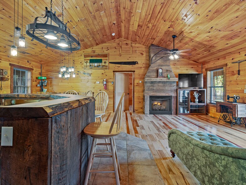 More Photos Of 1640-642 River Rd, Hot Springs Apartments For Sale