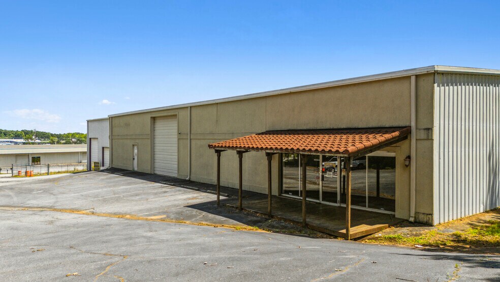 More Photos Of 2125 Airport Rd, Greer Light Distribution For Lease