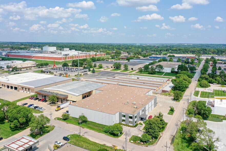 More Photos Of 4444 S 94th St, Omaha Warehouse For Lease