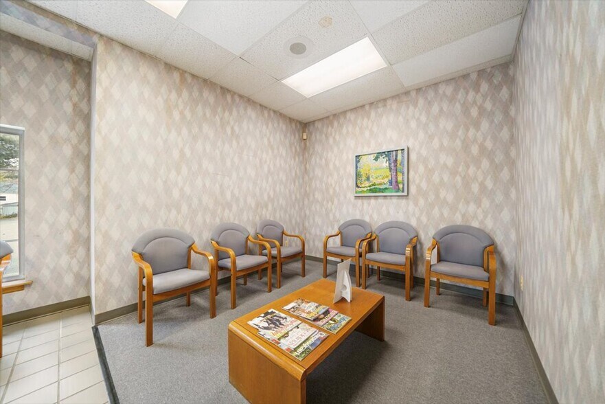 More Photos Of 468 Gidney Ave, Newburgh Medical For Sale