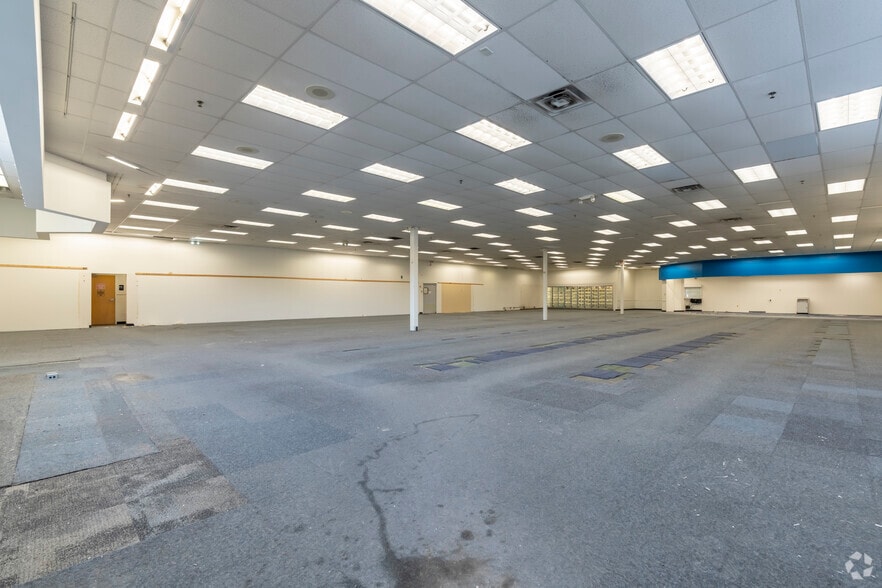 More Photos Of 5118 S Martin Luther King Jr Blvd, Lansing Drugstore For Sale