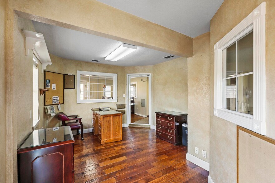 More Photos Of 145 NW Ellison St, Burleson Freestanding For Sale