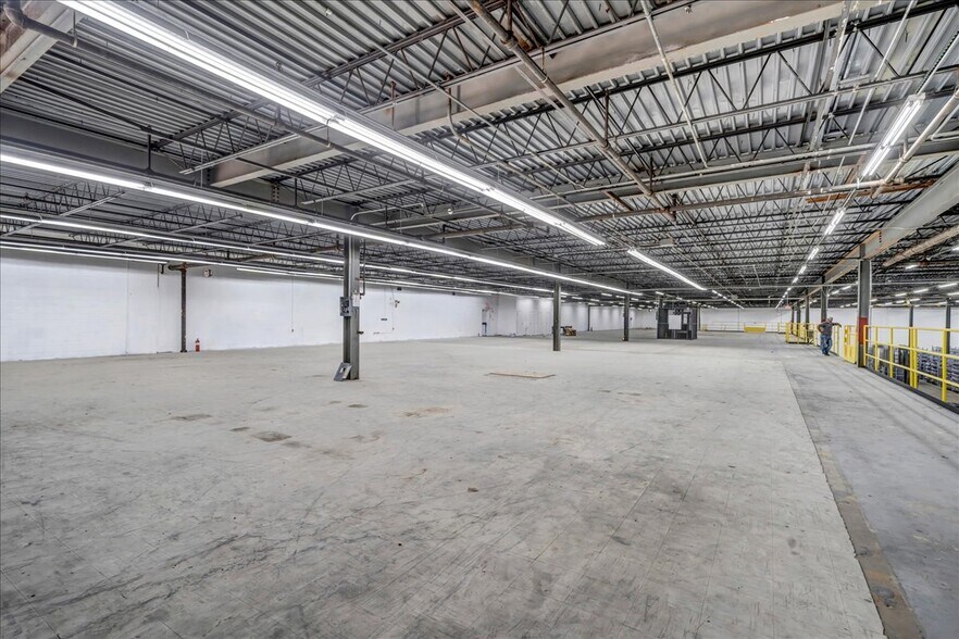 More Photos Of 206 Mathews St, Barnesville Distribution For Sale