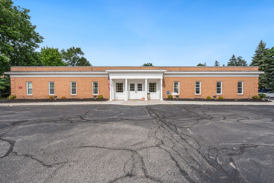 Primary Photo Of 850 Brainard Rd, Highland Heights Medical For Lease