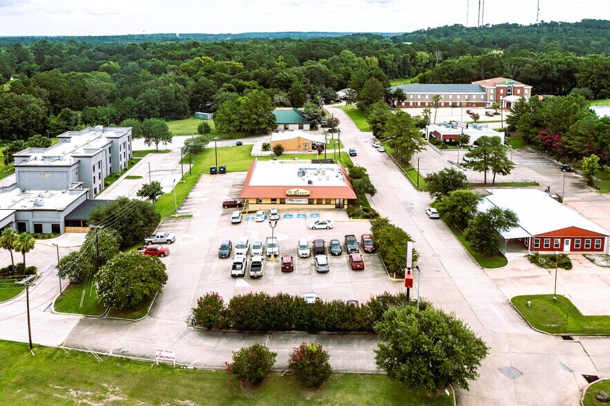 More Photos Of 100 Southpoint Loop, Livingston Restaurant For Sale