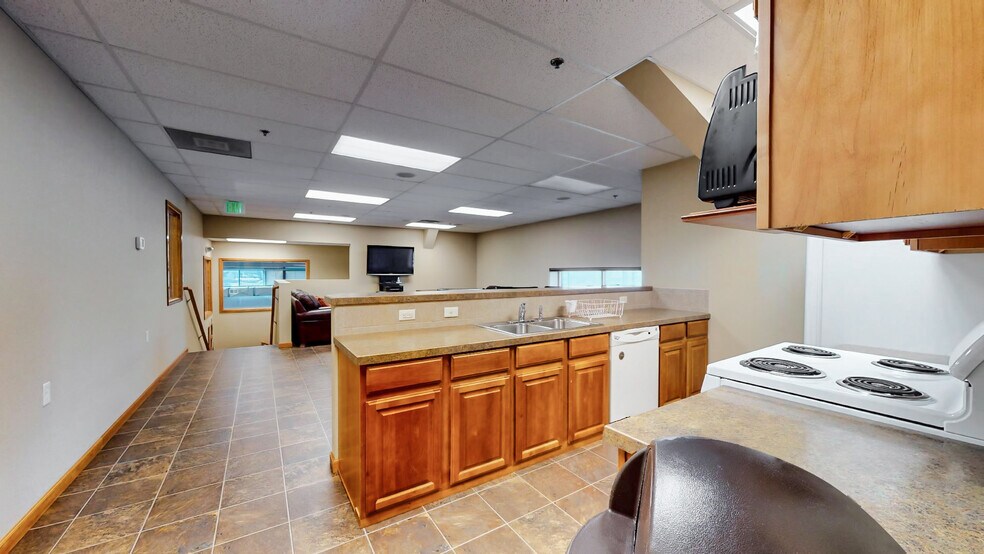 More Photos Of 5740 Boeing Dr, Loveland Warehouse For Sale