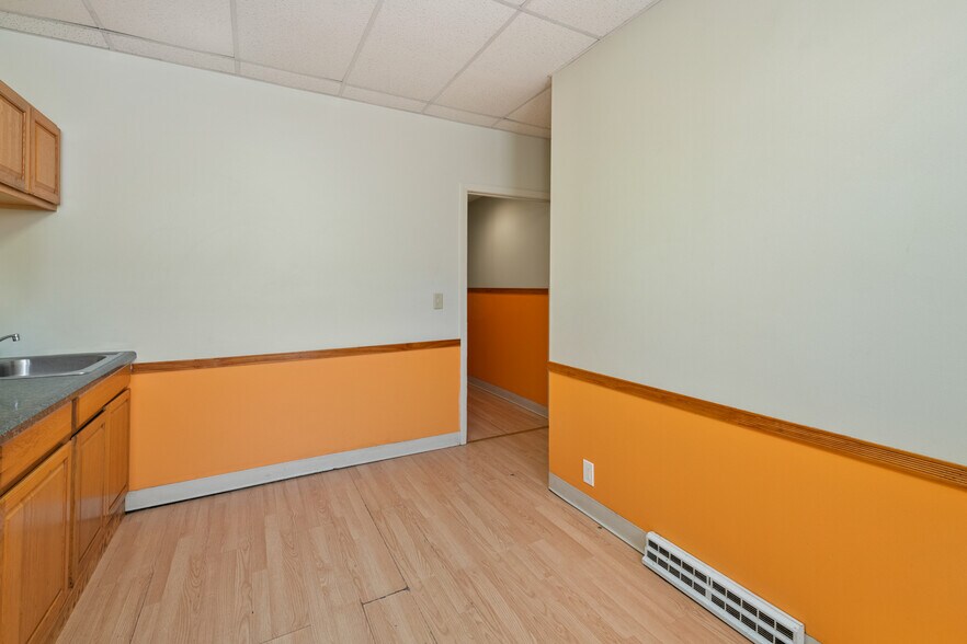 More Photos Of 2319 Vinton St, Omaha Office Residential For Sale