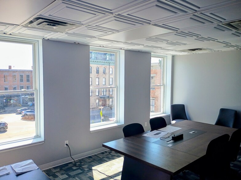 More Photos Of 40 Monument Sq, Urbana Storefront Retail Office For Lease