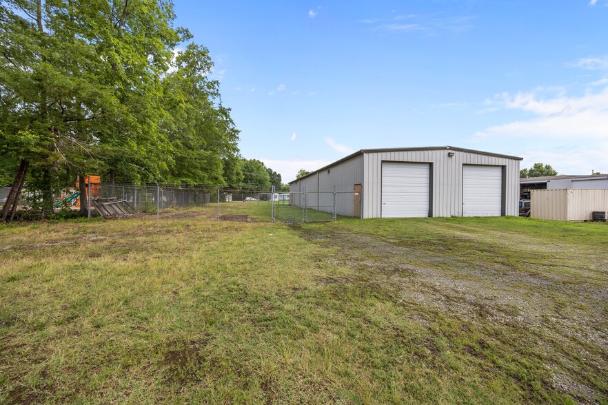 More Photos Of 808 E Parker St, Graham Industrial For Sale