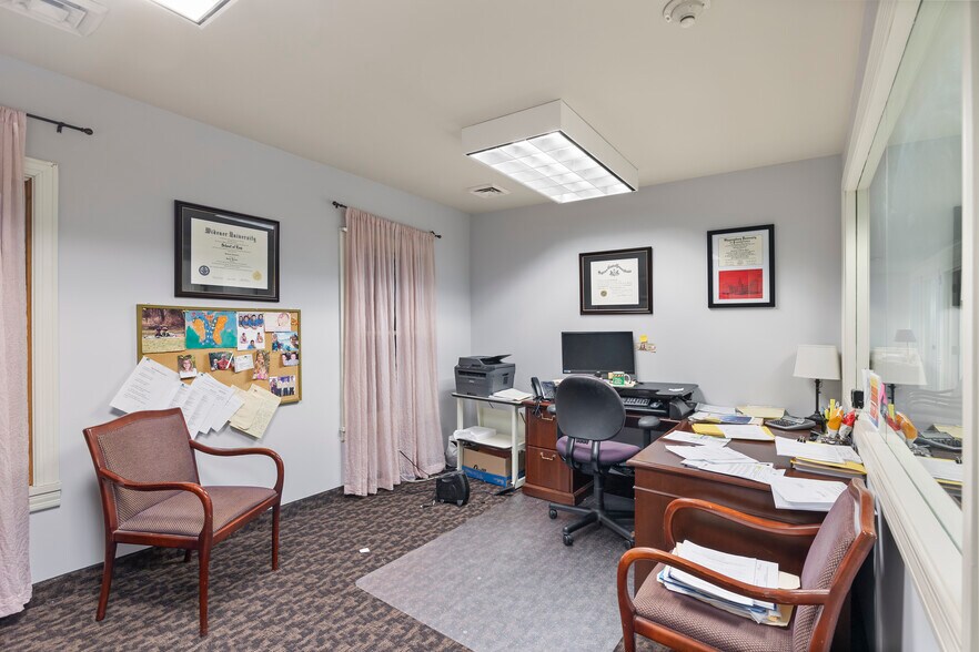 More Photos Of 37 W Middle St, Gettysburg Storefront Retail Residential For Lease