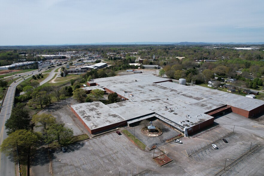 More Photos Of 400 Bon Air St, Mauldin Warehouse For Lease