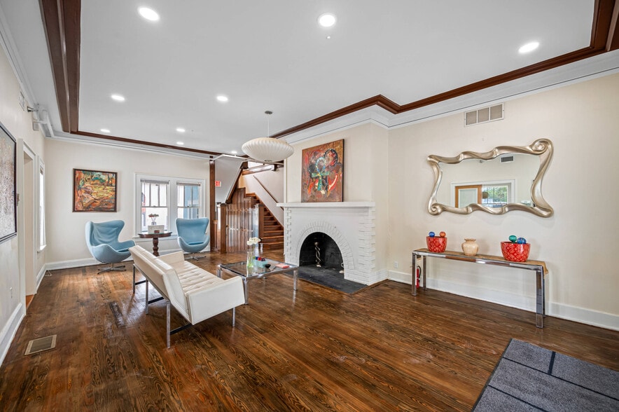 More Photos Of 2901 1st Ave N, Saint Petersburg Office For Lease