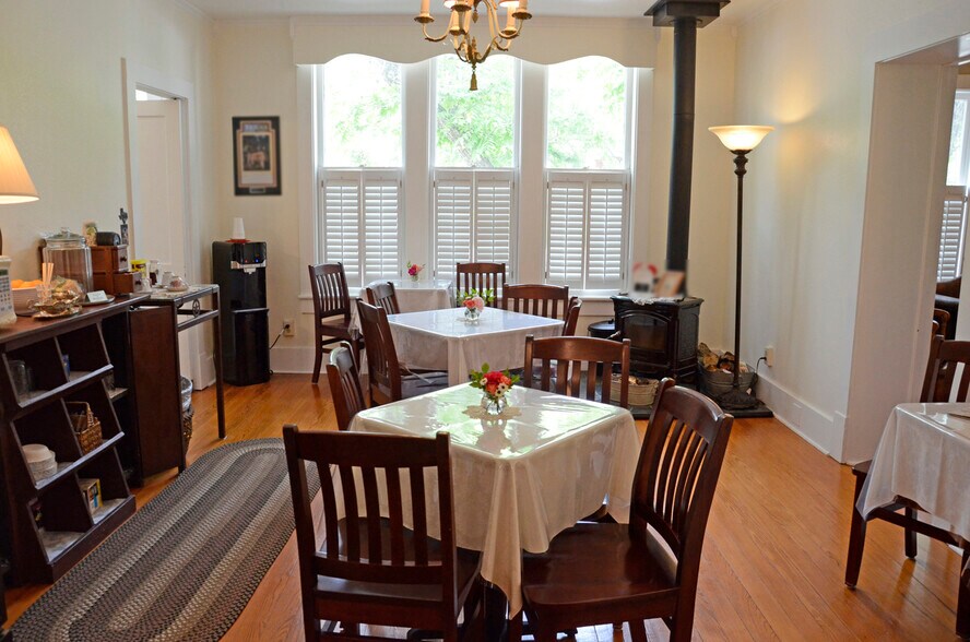 More Photos Of 218 S Market St, Flatonia Hotel For Sale