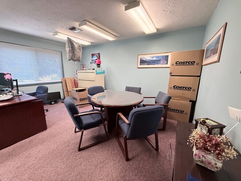 More Photos Of 3501-3511 SE Milwaukie Ave, Portland Office For Sale