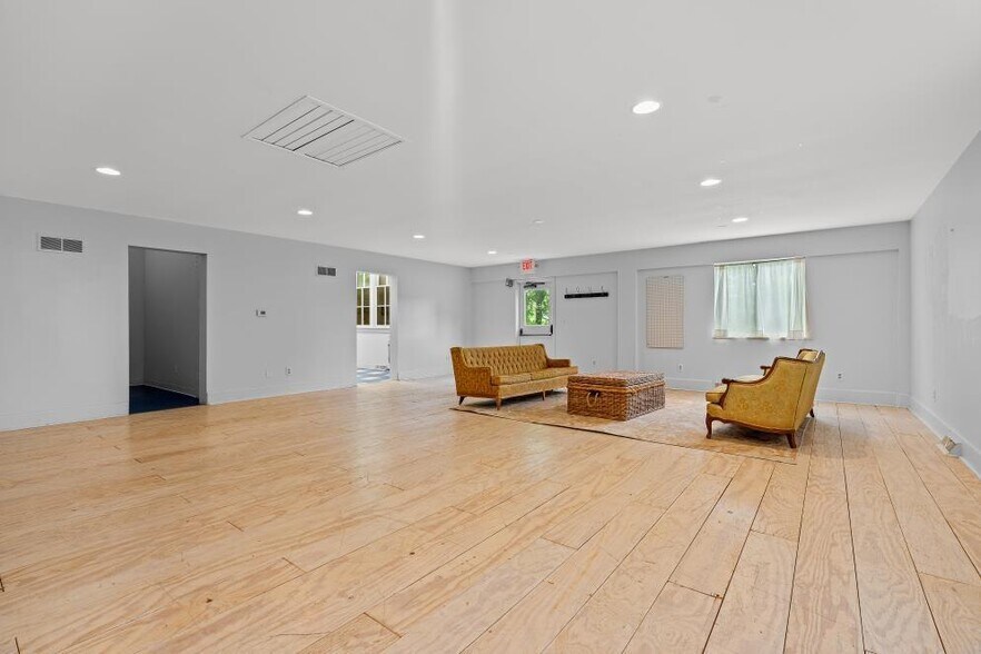 More Photos Of 505 MO-273 Highway, Tracy Freestanding For Sale