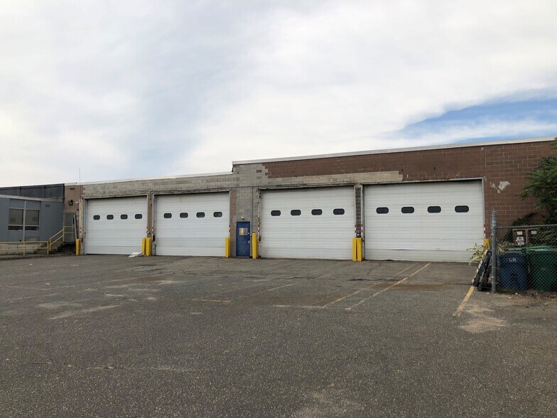 More Photos Of 570 Cottage St, Springfield Warehouse For Lease