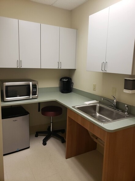 More Photos Of 49 Veronica Ave, Somerset Office For Sale