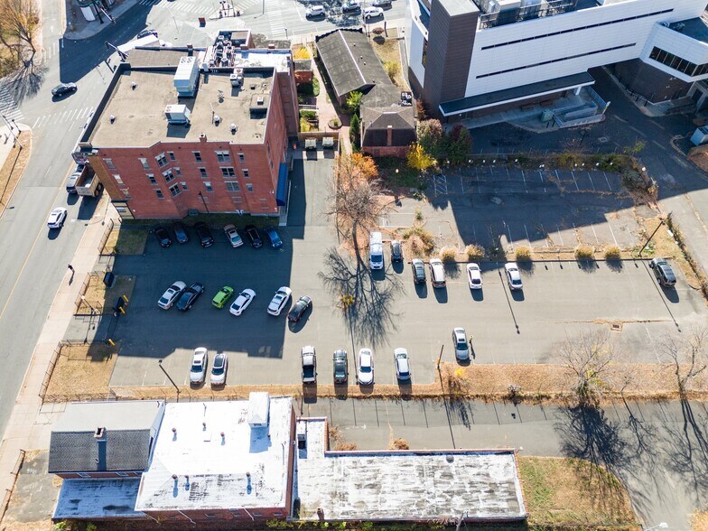 More Photos Of 19-25 Main St, Hartford Office Residential For Sale