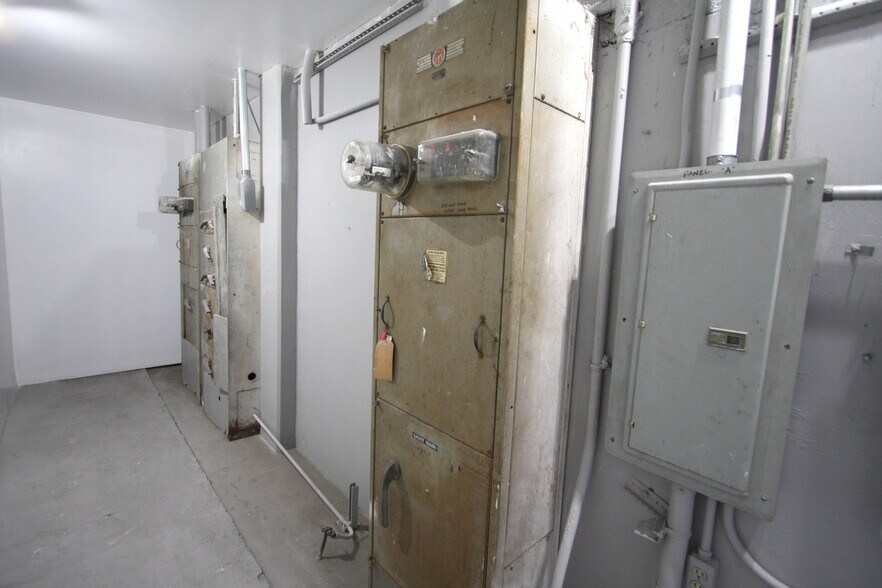 More Photos Of 1110 E 18th St, Los Angeles Industrial For Lease