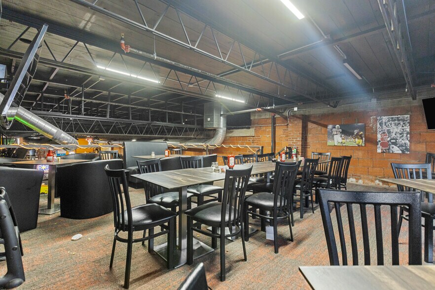 More Photos Of 418 N Grant Ave, Odessa Bar For Sale