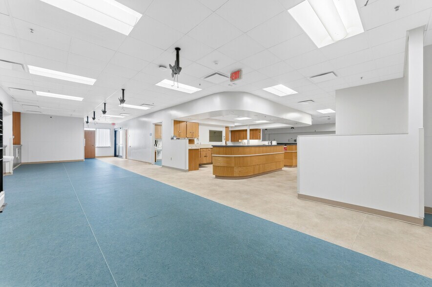 More Photos Of 378 Market Place Mall, Weston Medical For Lease