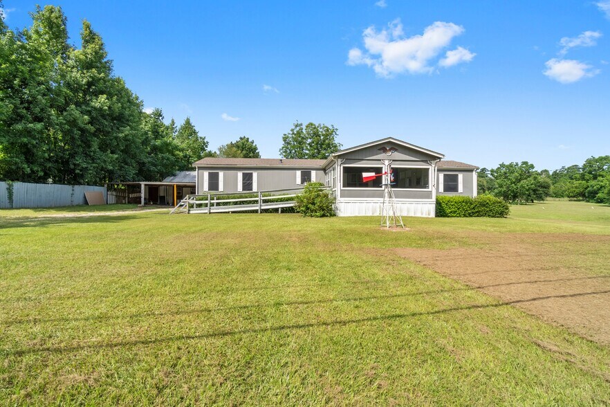 More Photos Of 3318 SH-146S, Livingston Mixed Retail For Sale