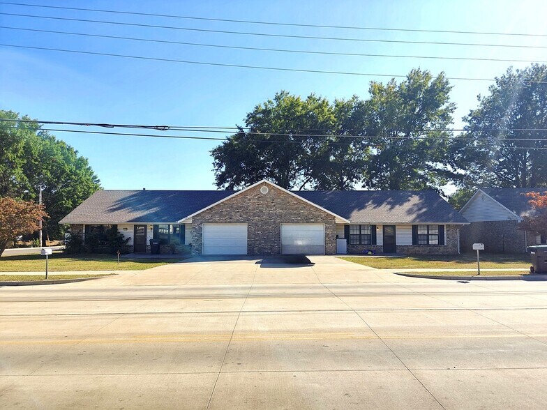 Primary Photo Of 1133 W 4th St, Tahlequah Apartments For Sale