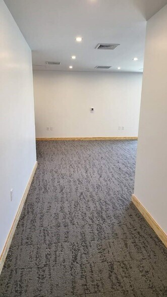 More Photos Of 5030 Paradise Rd, Las Vegas Unknown For Lease