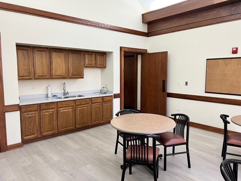 More Photos Of 420 N Front St, Mchenry Office For Lease