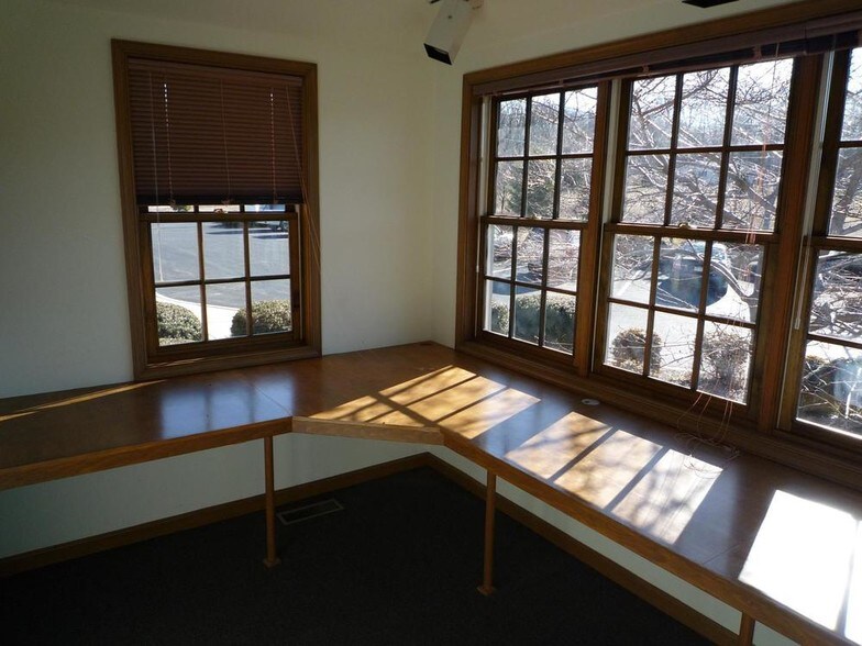 More Photos Of 2970 Corporate Ct, Orefield Medical For Lease