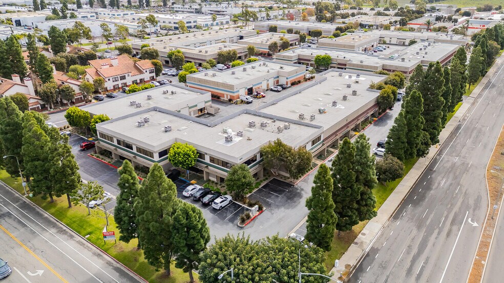 More Photos Of 4572 Telephone Rd, Ventura Warehouse For Lease