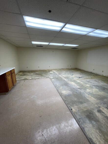 More Photos Of 19428-19434 Business Center Dr, Northridge Warehouse For Lease