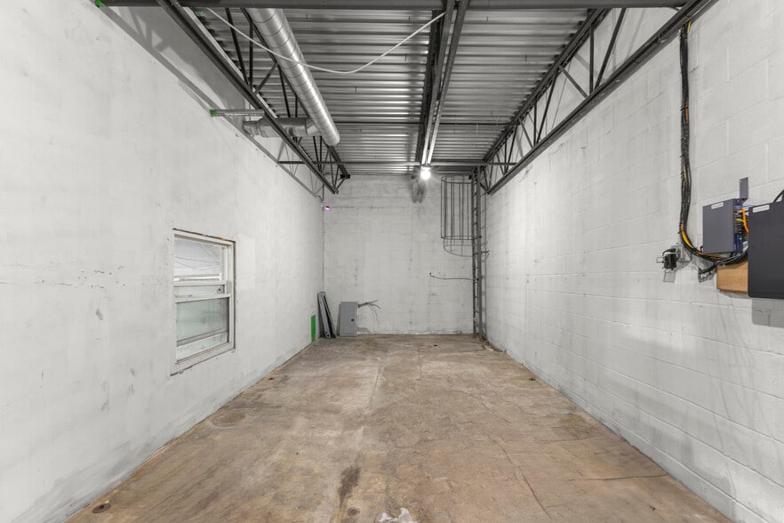 More Photos Of 14801-14835 Livernois Ave, Detroit Auto Repair For Sale