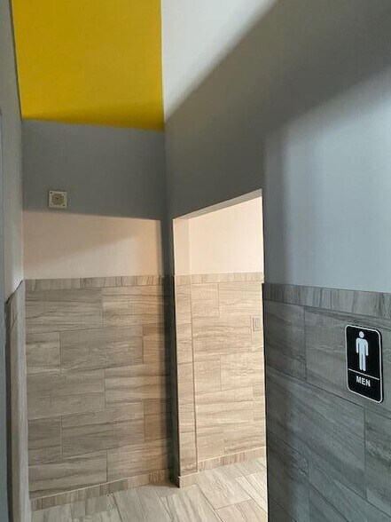 More Photos Of 268 Odlin Rd, Bangor Freestanding For Sale