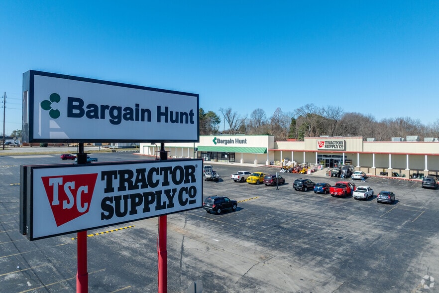 More Photos Of 1415 Dinah Shore Blvd, Winchester Freestanding For Lease