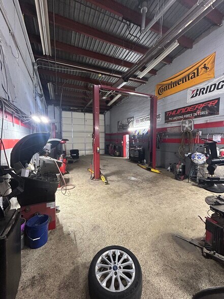 More Photos Of 5200 Cleveland St, Merrillville Showroom For Sale