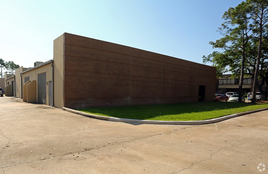 More Photos Of 9802 Whithorn Dr, Houston Office For Sale