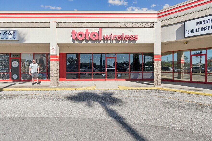 More Photos Of 5165-5261 33rd St E, Bradenton Storefront For Sale