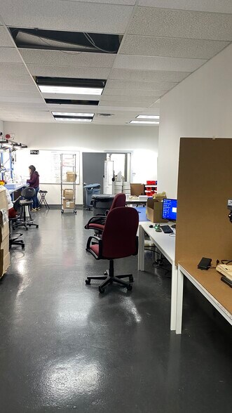 More Photos Of 3131 Westinghouse Blvd, Charlotte Flex For Lease