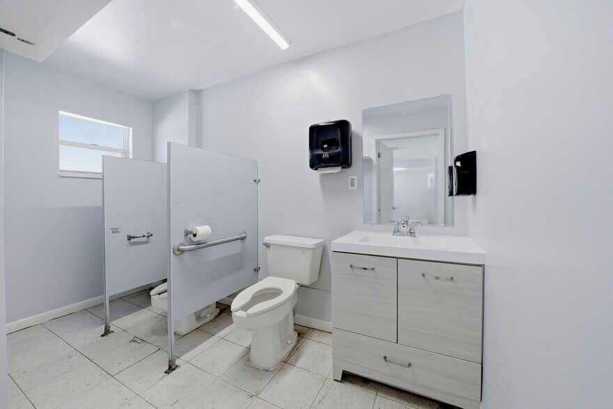 More Photos Of 2886 Whitney Rd, Clearwater Storefront Retail Residential For Sale