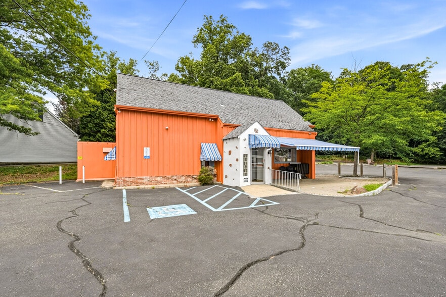 More Photos Of 924 N Bethlehem Pike, Ambler Restaurant For Sale