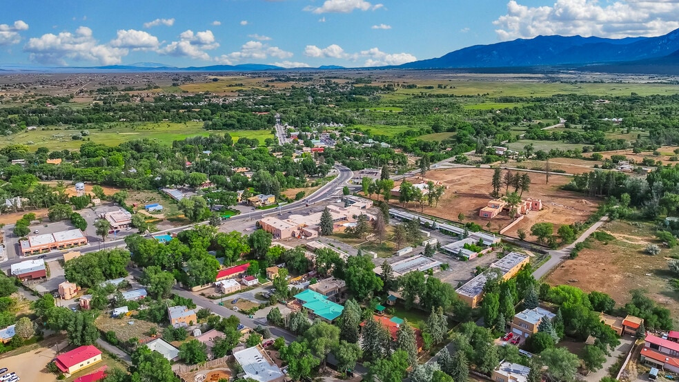 More Photos Of 413 Paseo Del Pueblo Norte, Taos Hotel For Sale