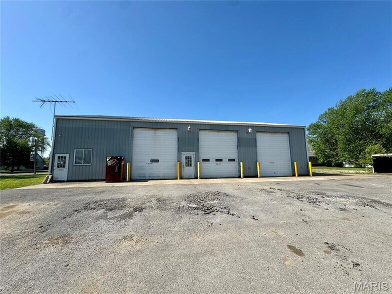 Primary Photo Of 100 W Foreman St, Jonesburg Showroom For Sale
