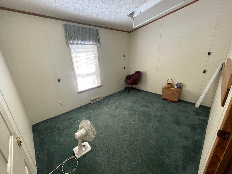 More Photos Of 403 S Melville St, Rensselaer Manufacturing For Sale