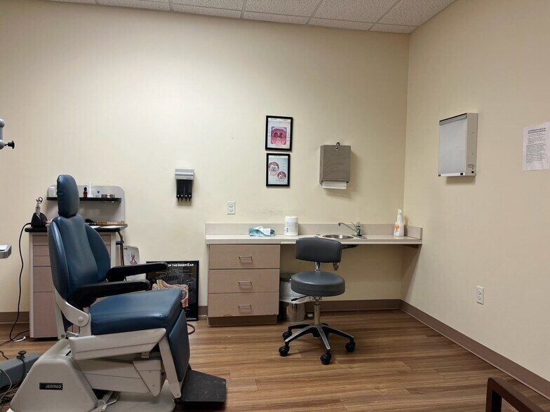 More Photos Of 188 Medical Park Dr, Brevard Medical For Lease