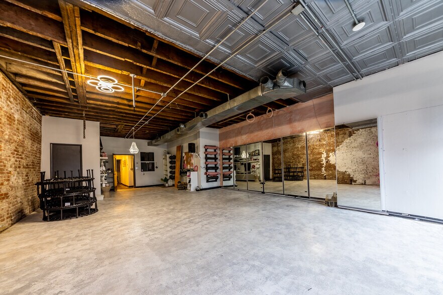 More Photos Of 827 E Warrington Ave, Pittsburgh Flex For Lease